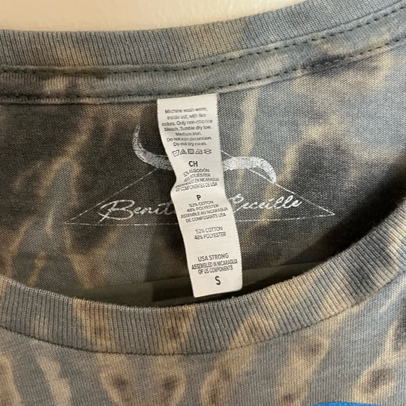 Tie die “punchy” t shirt - Picture 2 of 3